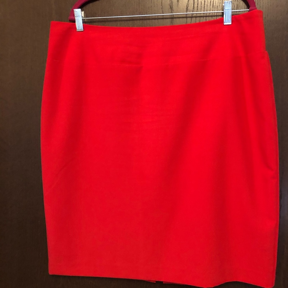 Beautiful Red Ellen Tracy Size 16 Business Skirt